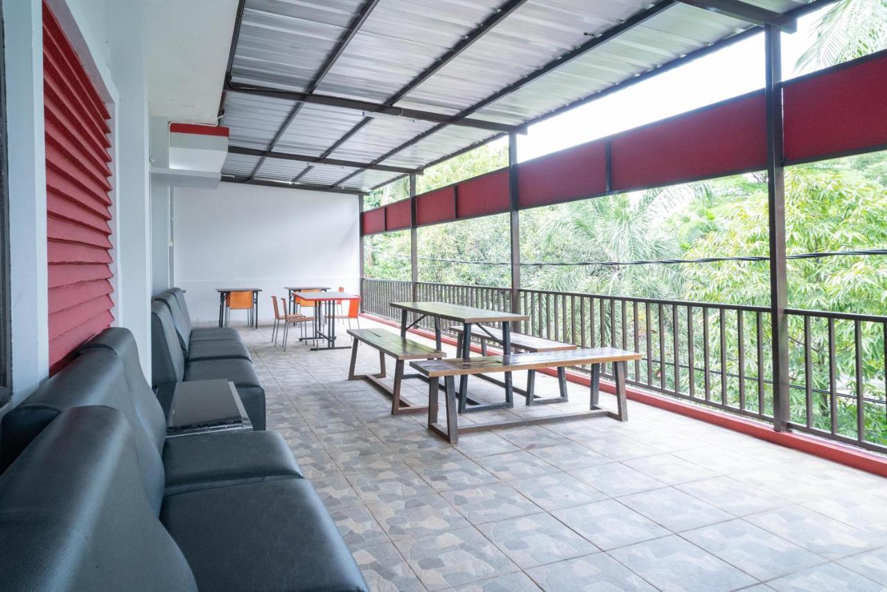 Reddoorz Plus Near Itc Cempaka Mas 2 Cakarta Dış mekan fotoğraf