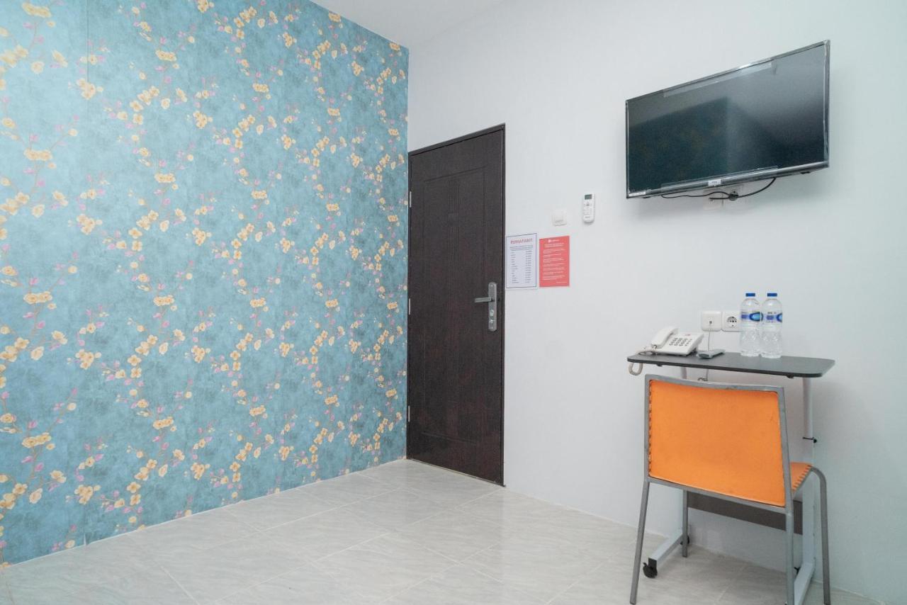 Reddoorz Plus Near Itc Cempaka Mas 2 Cakarta Dış mekan fotoğraf